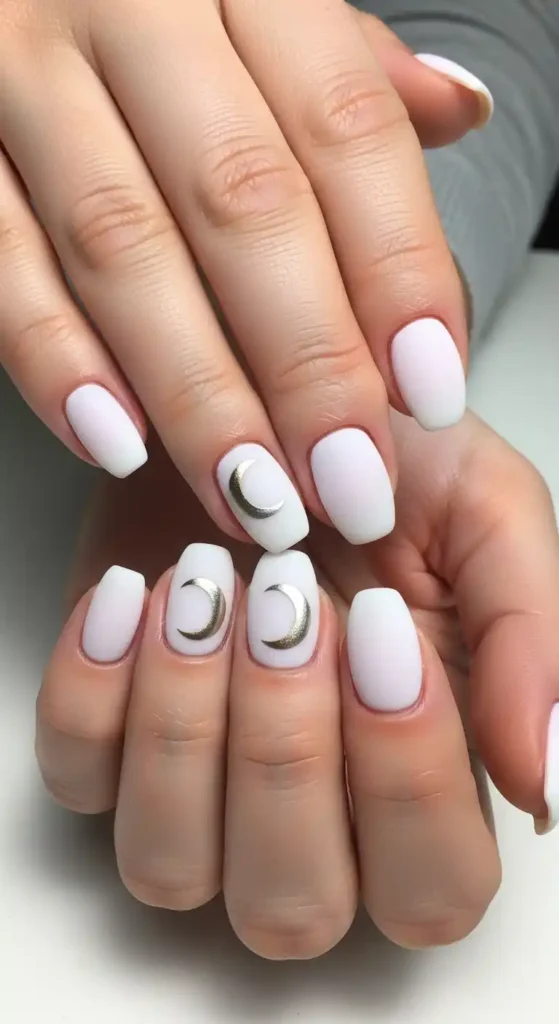 minimalist-moon-nail-art